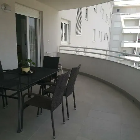 Apartment Crystal *